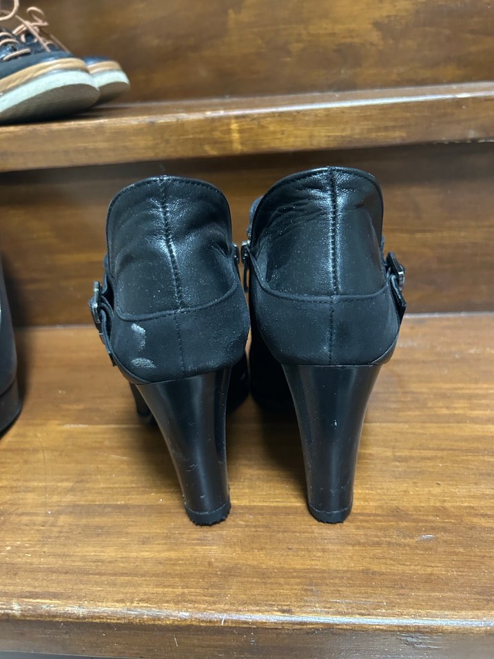 Siyah Süet Tokalı Dolgu Topuklu Kadın Bot - Görsel 4