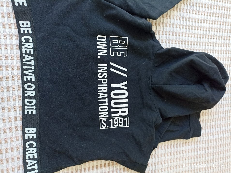 Siyah Kapüşonlu Baskılı Kadın Sweatshirt - Görsel 3