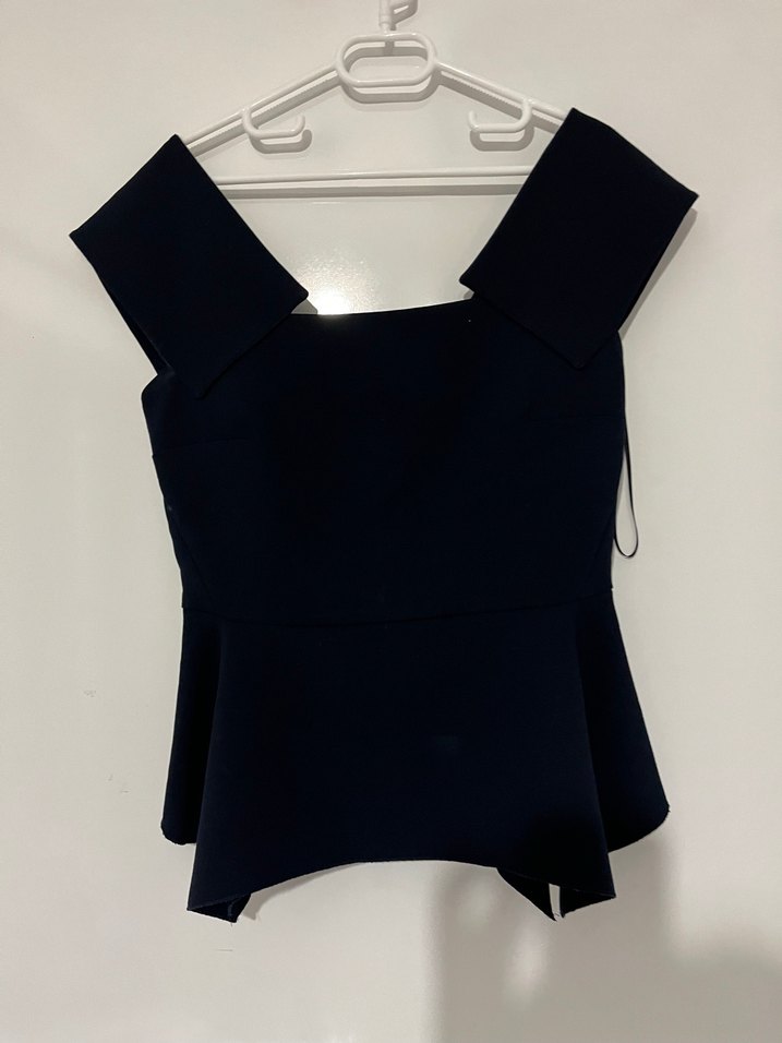 Siyah Kemer Detaylı V Yaka Kadın Bluz - Görsel 3