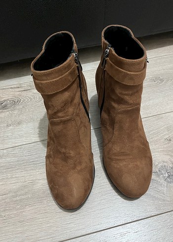 Kahverengi Tokalı Süet Kadın Bot - Görsel 3