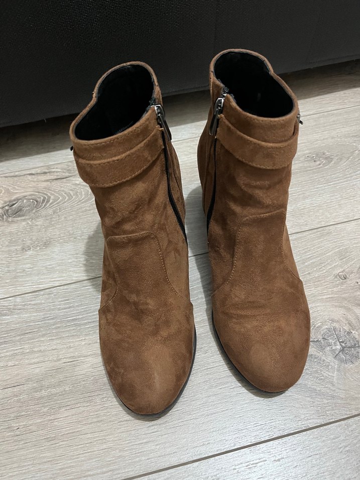 Kahverengi Tokalı Süet Kadın Bot - Görsel 3