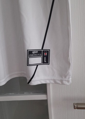 Beyaz V Yaka Erkek Spor Forması - Görsel 3