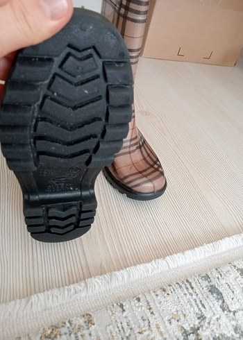 32 Beden Kareli Kemerli Kahverengi Çizme