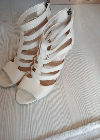 Beyaz Kadın Dolgu Topuklu Sandalet - Görsel 3