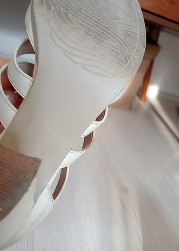 Beyaz Kadın Dolgu Topuklu Sandalet - Görsel 2