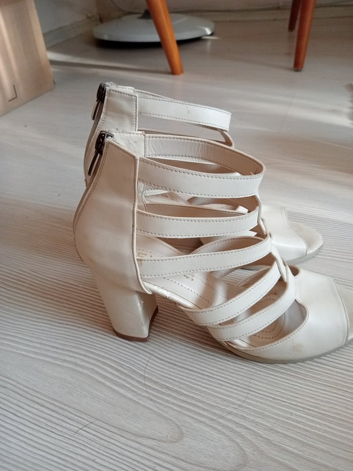 Beyaz Kadın Dolgu Topuklu Sandalet - Görsel 5