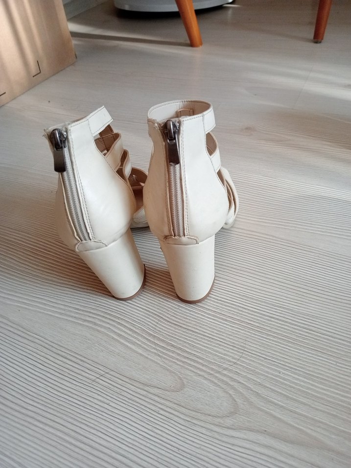 Beyaz Kadın Dolgu Topuklu Sandalet - Görsel 4