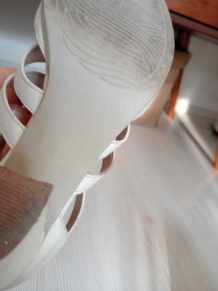 Beyaz Kadın Dolgu Topuklu Sandalet - Görsel 2