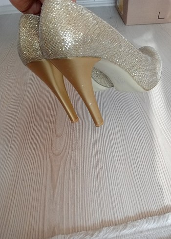 Altın Renkli Parlak Stiletto Topuklu Kadın Ayakkabı - Görsel 5
