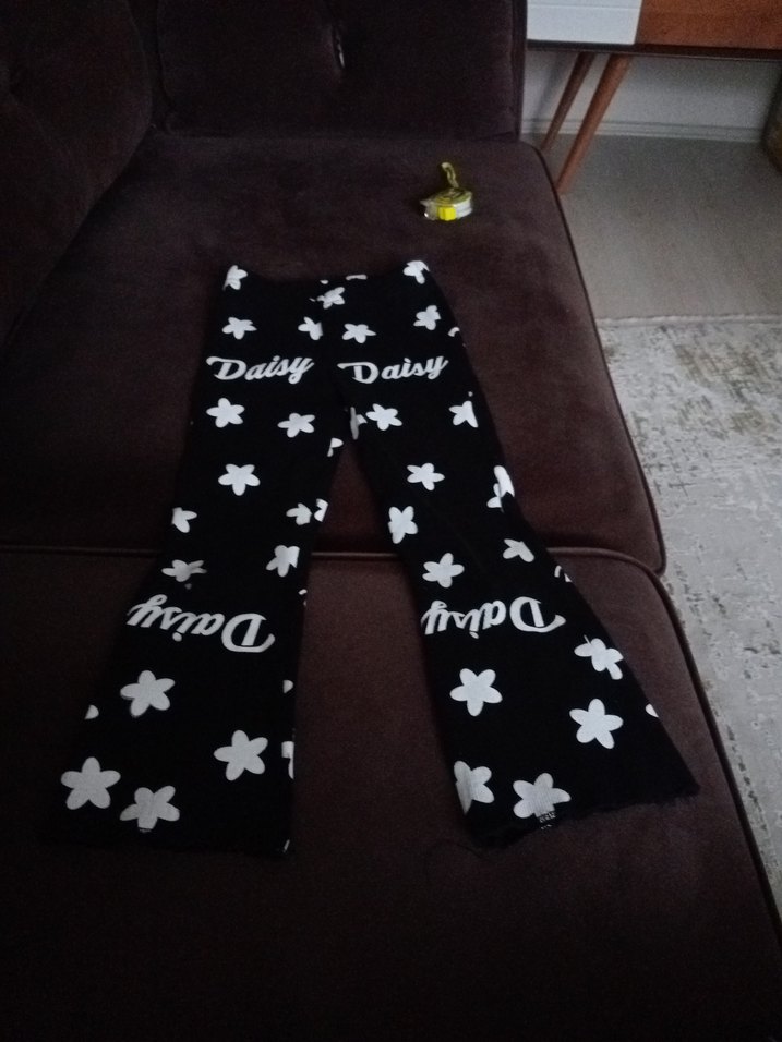 Kız Çocuk Siyah Çiçekli Bol Kesim Pantolon - Görsel 2