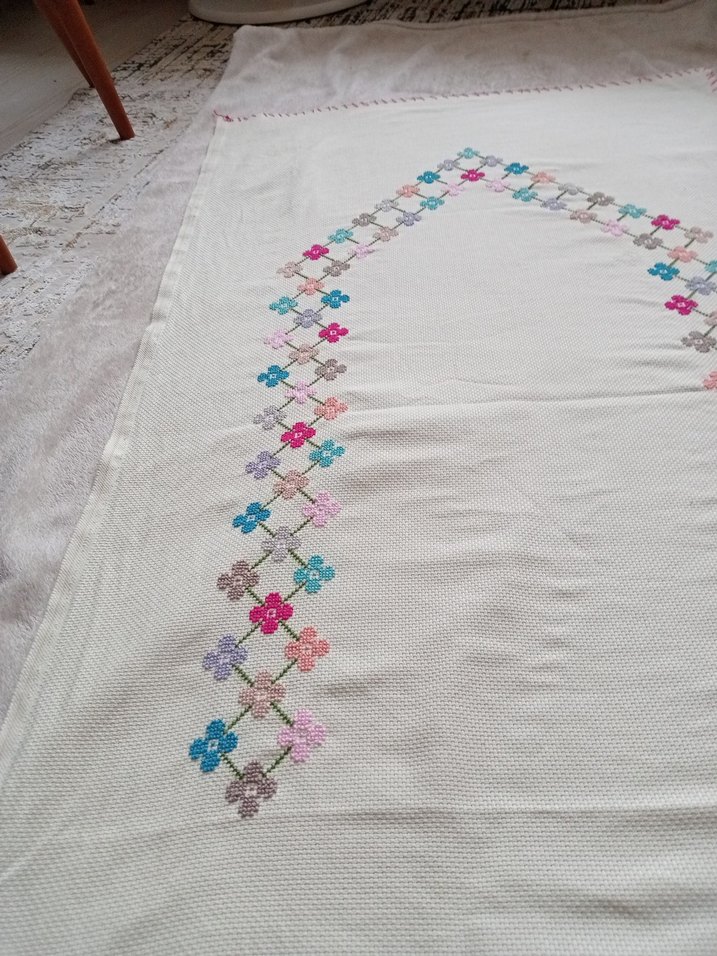 Çiçek Desenli El İşlemeli seccade - Görsel 2