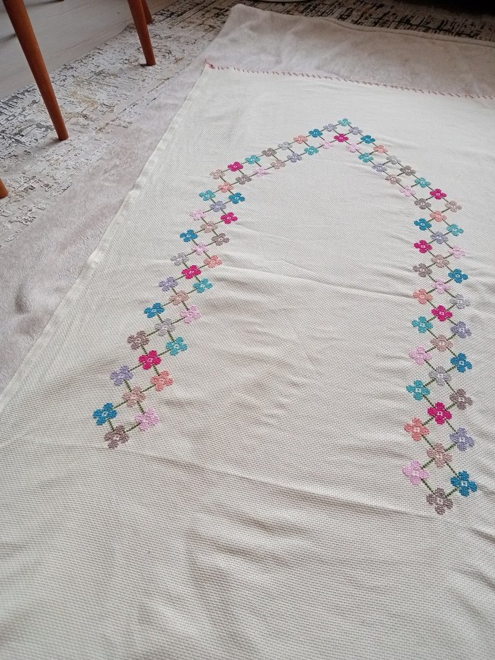 Çiçek Desenli El İşlemeli seccade - Görsel 3