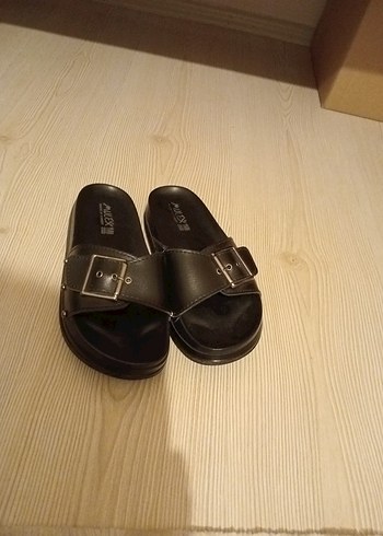 Kadın Siyah Tokalı Dolgu Topuk Terlik - Görsel 3