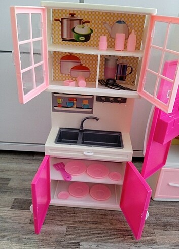 Barbie mutfak 