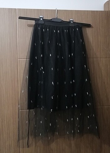 Siyah tütü etek. 