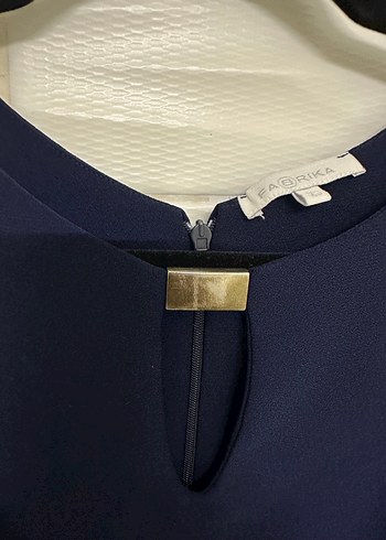 Fabrika marka, Lacivert V Yaka metal aksesuarlı, kolsuz elbise - Görsel 2