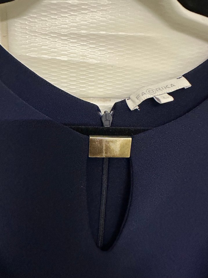 Fabrika marka, Lacivert V Yaka metal aksesuarlı, kolsuz elbise - Görsel 3