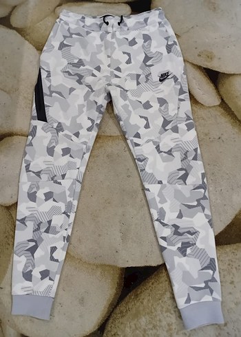 Nike Tech Kamuflaj Eşofman Altı - Görsel 2