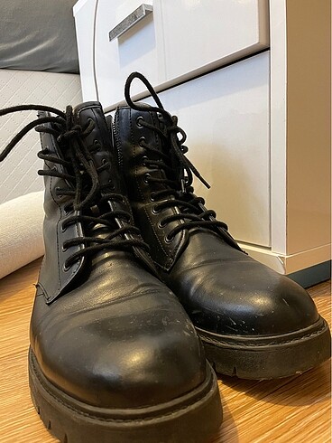 Zara 41 numara erkek postal bot fermuarlı