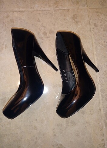 Siyah stiletto 