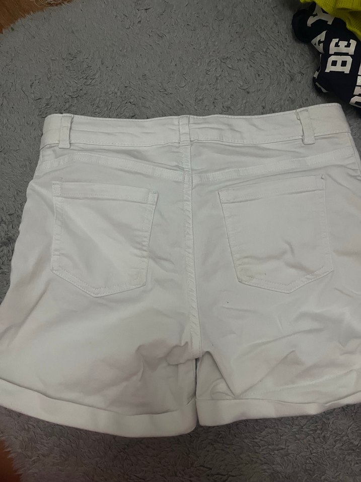 Düğmeli Beyaz Mini çocuk Şort - Görsel 2