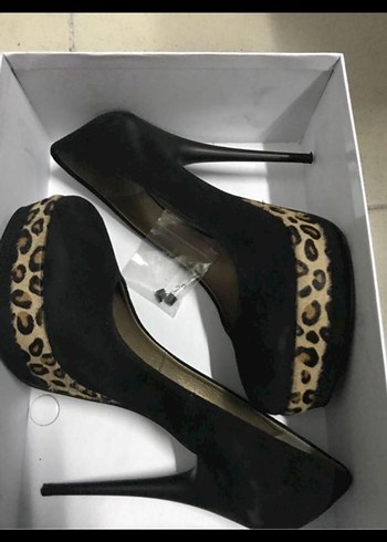 Leopar Desenli Siyah Stiletto Topuklu Kadın Ayakkabı - Görsel 4