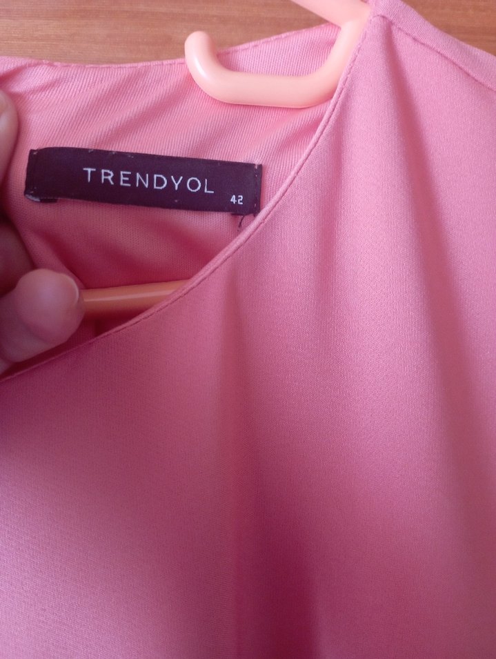 Pembe Kolsuz elbise V Yakalı - Görsel 2