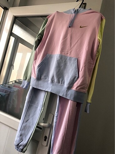 Nike 2 Eşofman takımı ve tek üst