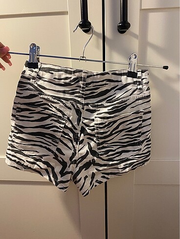 xs Beden Zebra desenli mini sort
