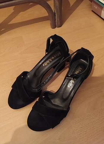 38 Beden siyah Renk topuklu sandalet