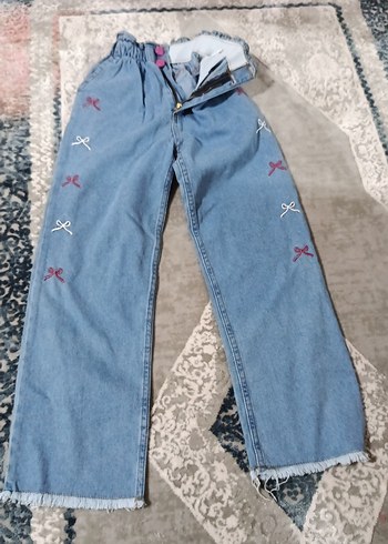 Nakışlı ve Fiyonk Detaylı Mavi Bol Paça Kot - Görsel 4