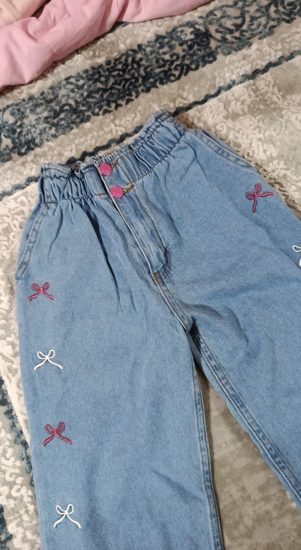 Nakışlı ve Fiyonk Detaylı Mavi Bol Paça Kot - Görsel 2