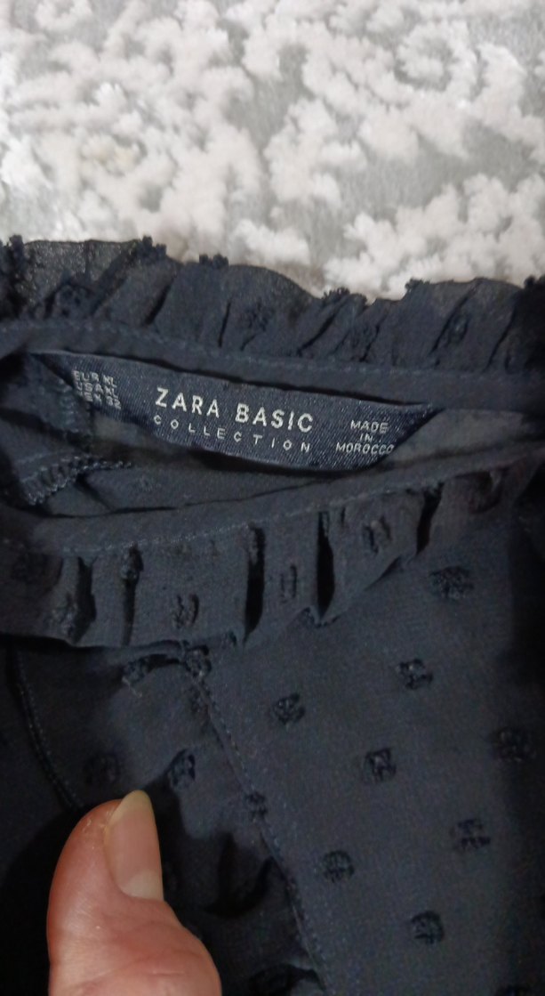 Siyah Nakışlı Fırfırlı Kısa Kollu Bluz - Görsel 2