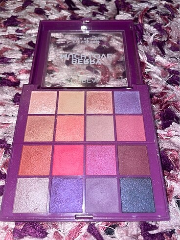Beden Berry much love loreal far paleti