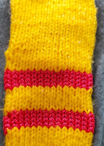 Sarı Kırmızı Çizgili Bebek Çorap - Görsel 2