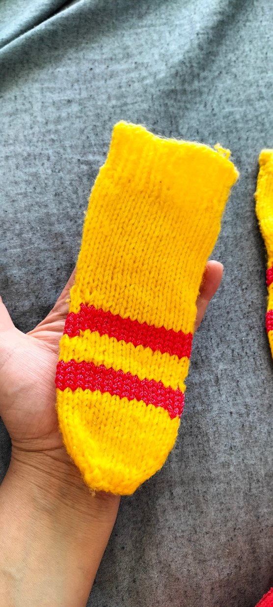 Sarı Kırmızı Çizgili Bebek Çorap - Görsel 3