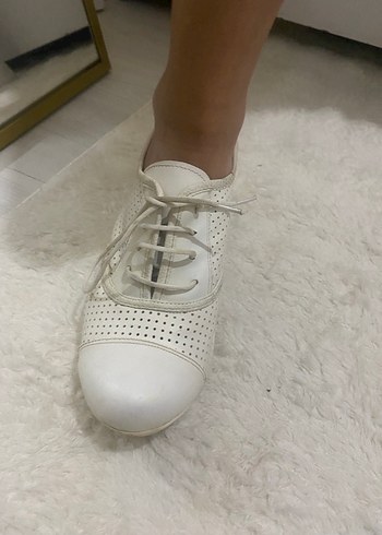 Beyaz Dolgu Topuklu Bağcıklı Kadın Ayakkabı - Görsel 6
