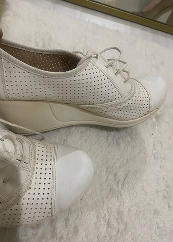 Beyaz Dolgu Topuklu Bağcıklı Kadın Ayakkabı - Görsel 5