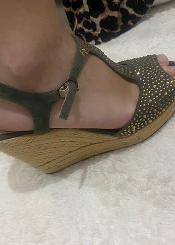 Yeşil gold taşlı Dolgu Topuklu Kadın Ayakkabı - Görsel 2