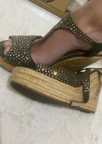 Yeşil gold taşlı Dolgu Topuklu Kadın Ayakkabı - Görsel 7