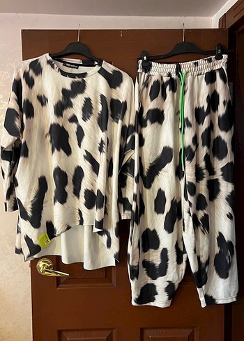 Leopar Desenli Kadın Pijama Takımı