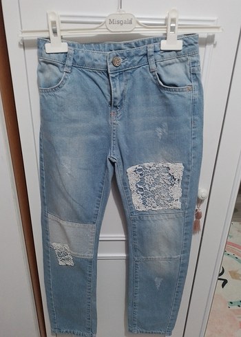 Nakışlı ve Dantelli Kız Kot Pantolon - Görsel 2