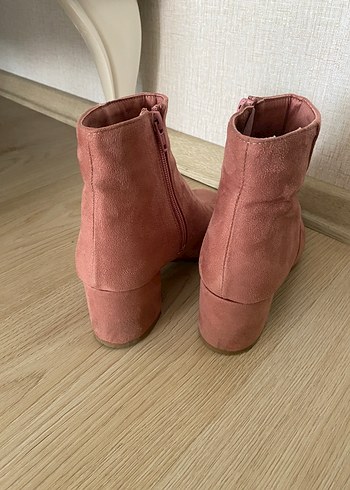 LC Waikiki LCW 37 numara Pembe Süet Kadın Topuklu Bot