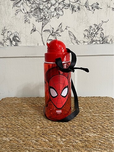 LCW sıfır Spiderman pipetli askılı suluk