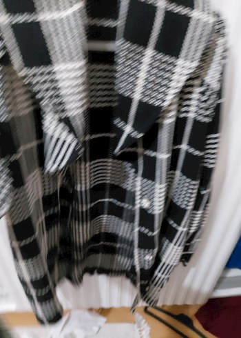 Düğmeli Siyah Beyaz Kareli Kadın Gömlek - Görsel 3