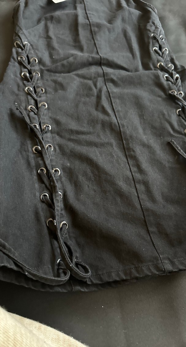 Düğmeli, Nakışlı Uzun Siyah Gotik elbise - Görsel 2