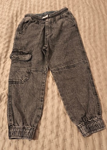 5 Yaş Beden Zara 5 yaş 2 adet kot pantolon