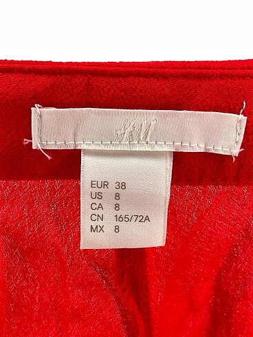 38 Beden kırmızı Renk H&M Mini Şort %70 İndirimli.