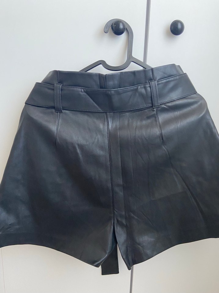 OXXO Kadın Siyah Deri Kemerli Mini Şort - Görsel 4