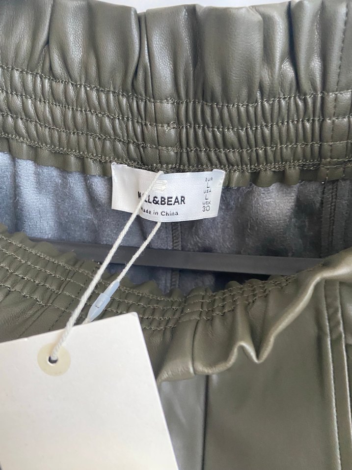 Pull Bear  Yeşil Deri Mini Şort - Görsel 2
